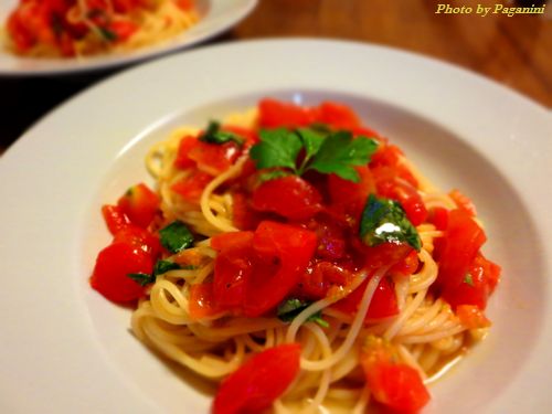 cold pasta with fresh tomato