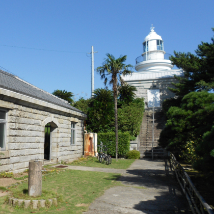 姫島17・５７ｍ高の断崖・柱ヶ岳鼻の姫島灯台