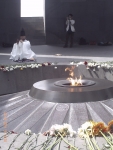 アルメニアご奉納（第虐殺記念碑）龍笛、遠くから、26年5月