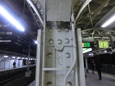 駅の柱