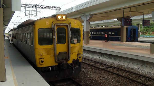 台鐵DR2700型普快車在台東站