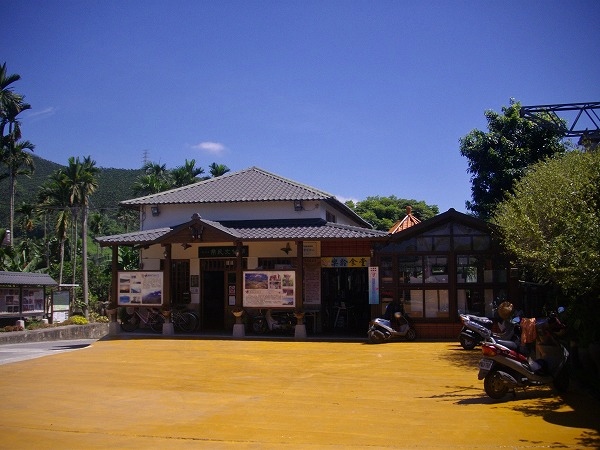 拔子庄常民文化館是原本的台鐵倉庫,從日治時期可能位於這裡。