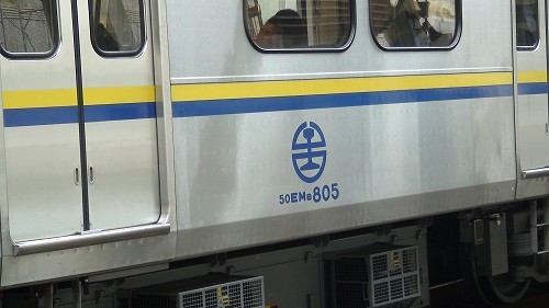 台鐵EMU800形車体下部